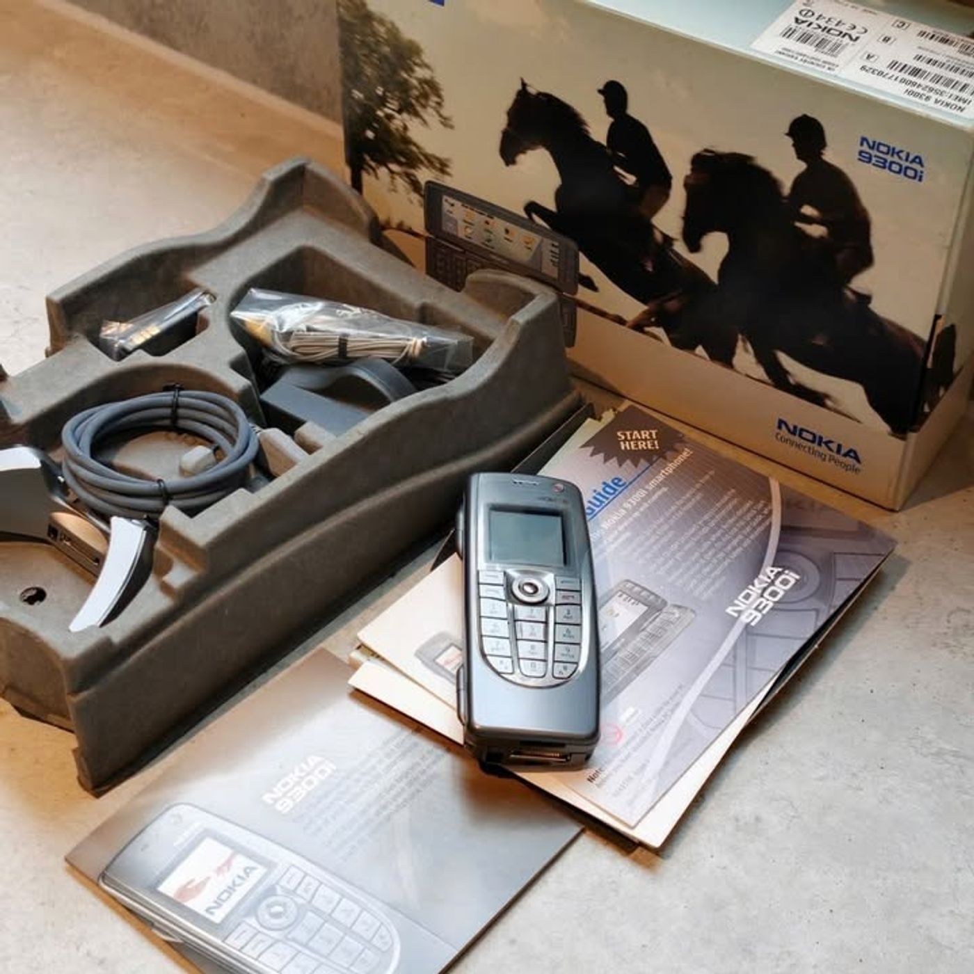 Nokia 9300 Communicator New 100% hiếm gặp xuất hiện trên thị trường sưu tầm - Tin Tức Công Nghệ