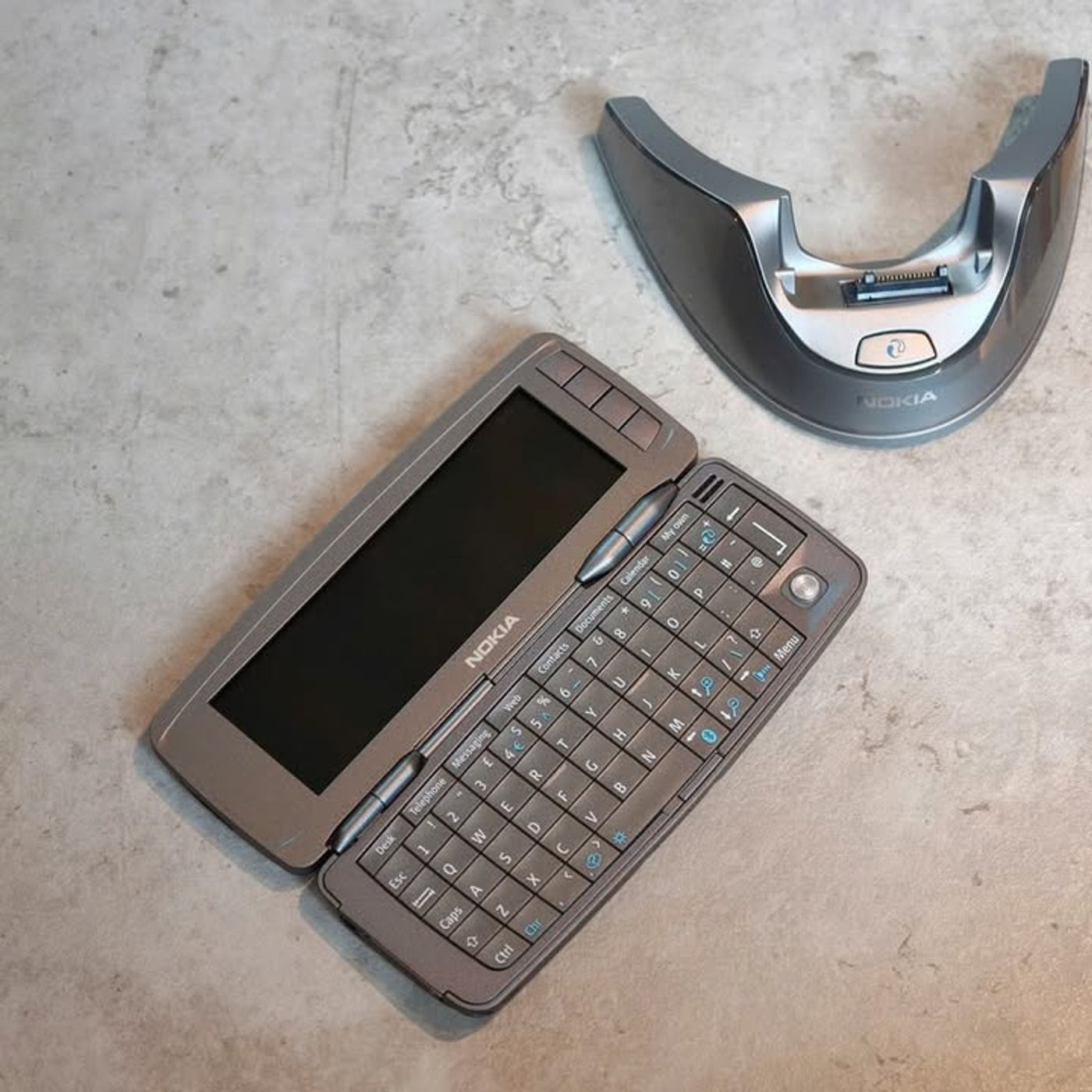 Nokia 9300 Communicator New 100% hiếm gặp xuất hiện trên thị trường sưu tầm - Tin Tức Công Nghệ