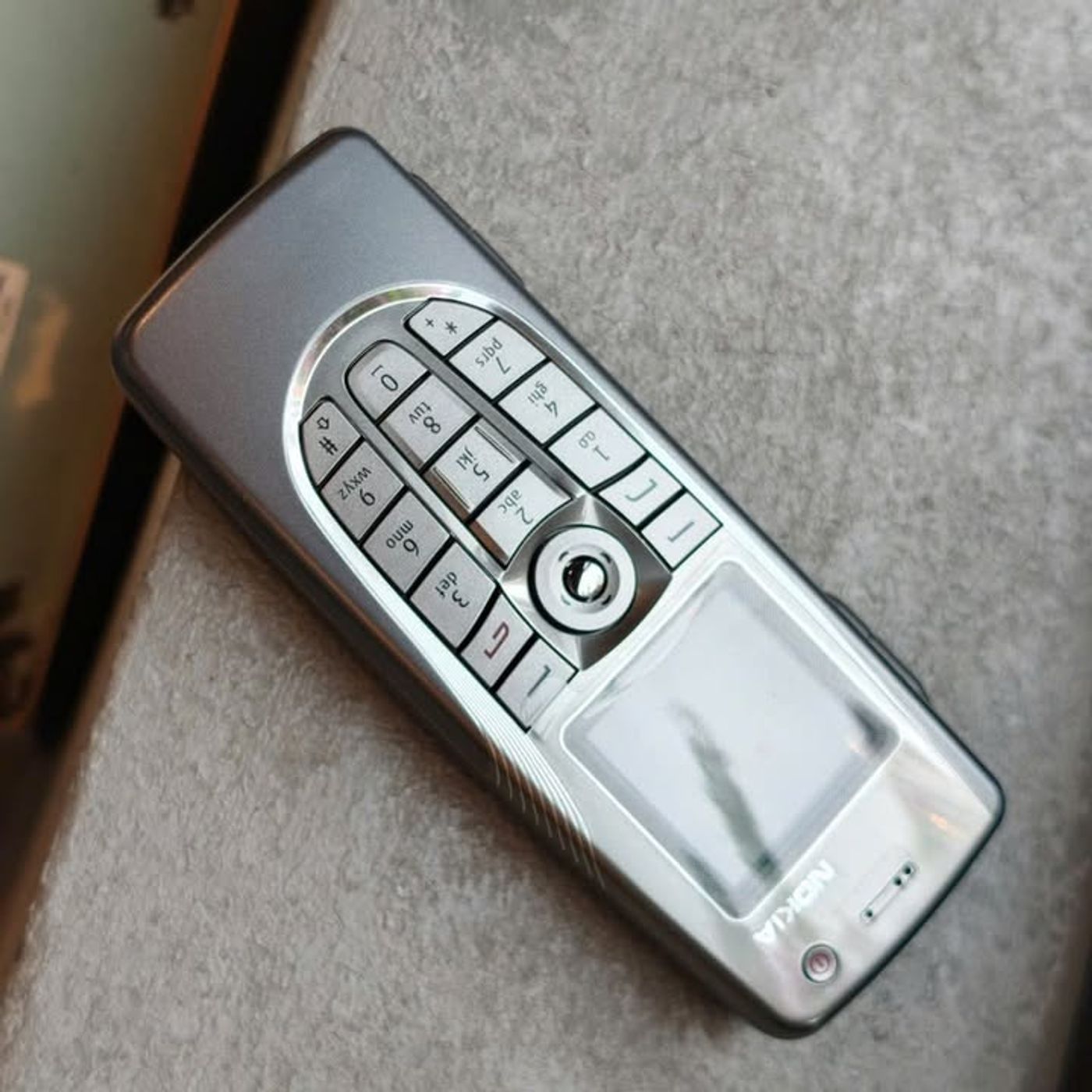 Nokia 9300 Communicator New 100% hiếm gặp xuất hiện trên thị trường sưu tầm - Tin Tức Công Nghệ