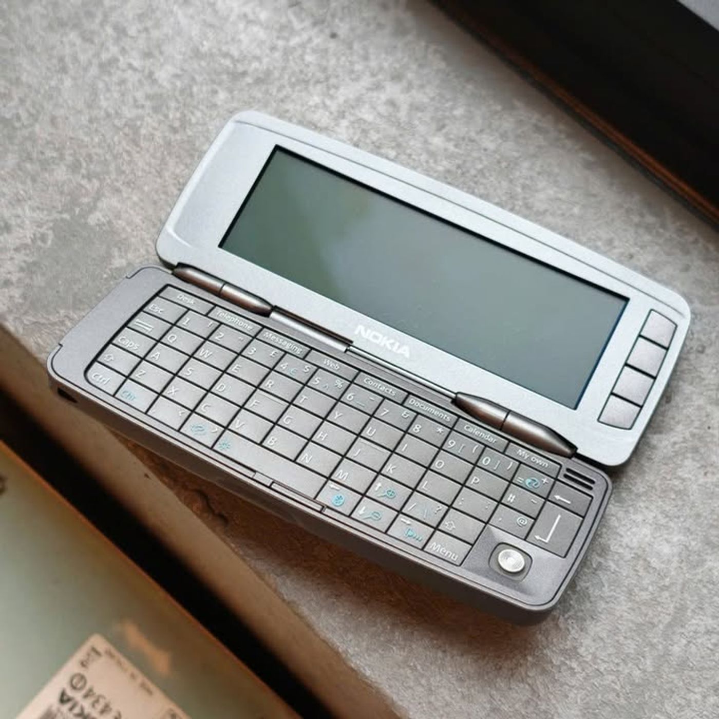 Nokia 9300 Communicator New 100% hiếm gặp xuất hiện trên thị trường sưu tầm - Tin Tức Công Nghệ